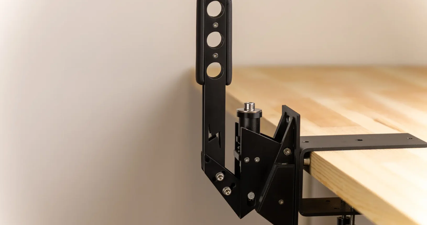 Kokpit üzerinde dikey kullanılan sim racing el freni
